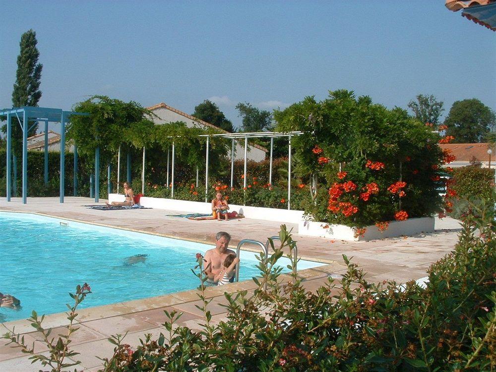 Lagrange Classic Le Clos Des Chenes Hotel Les Mathes Buitenkant foto