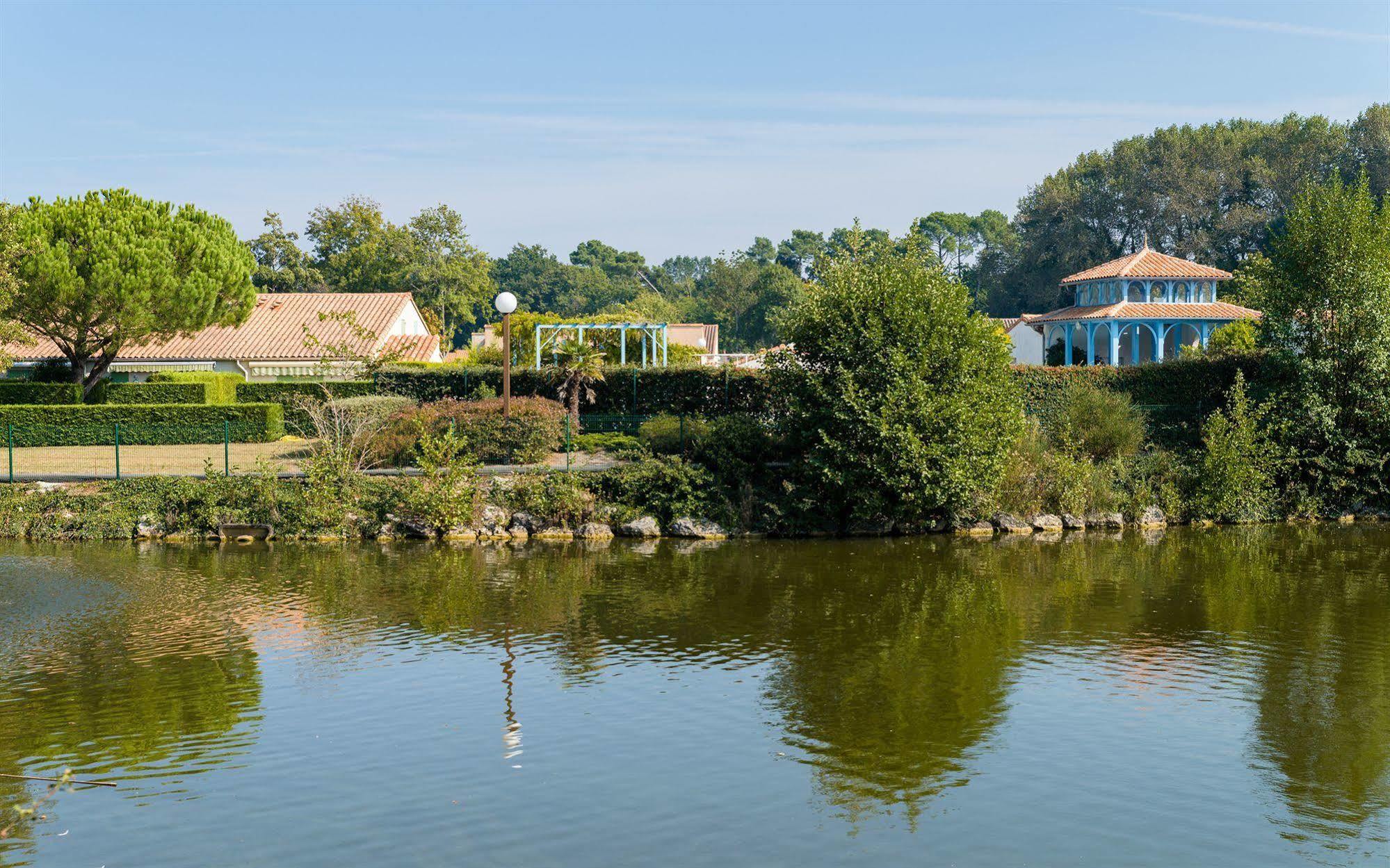 Lagrange Classic Le Clos Des Chenes Hotel Les Mathes Buitenkant foto
